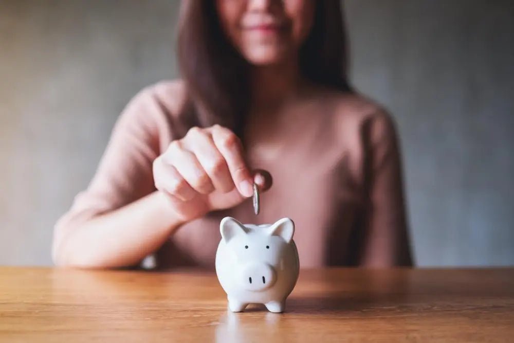 women setting financial savings goals