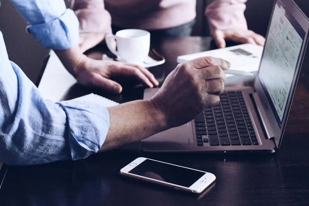 Exploring the Benefits and Drawbacks of a Partnership Business Model Uber Finance